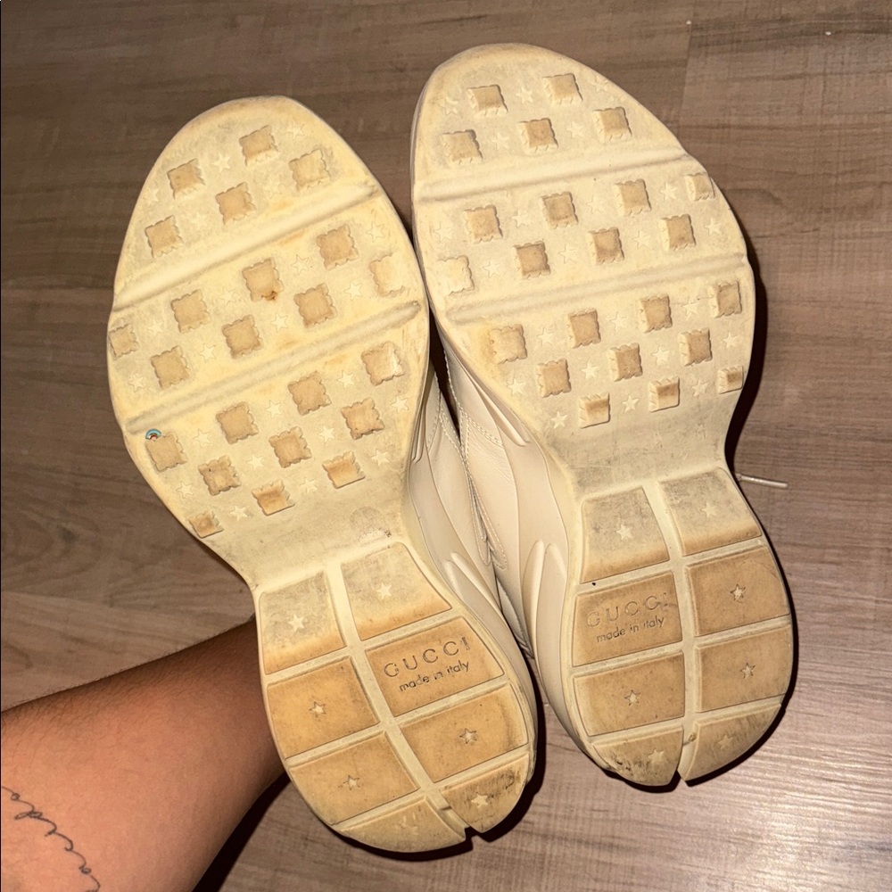 Gucci Men's Off-White Sneakers - Picture 4 of 4